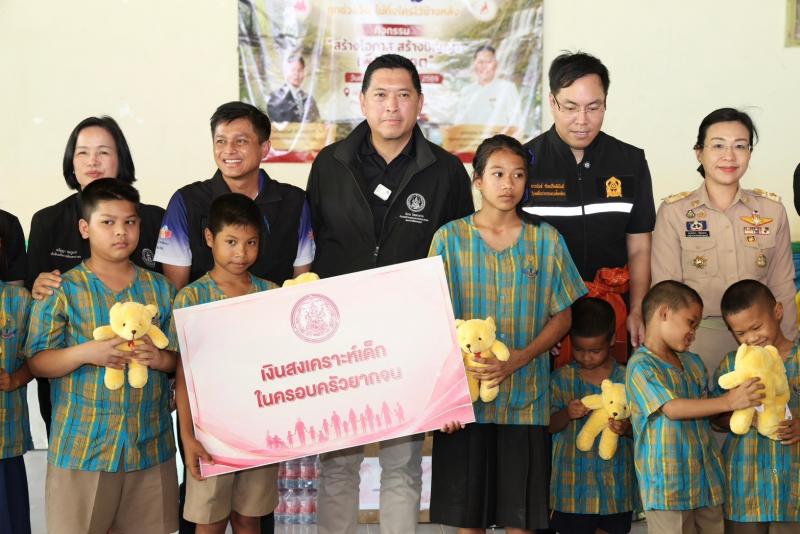 รมว.พม. พร้อมด้วย ร�
