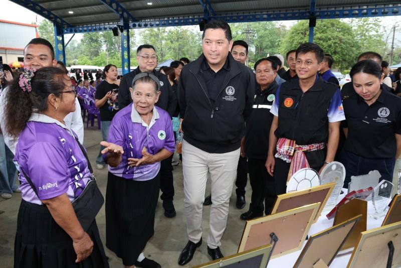 รมว.พม. เป็นประธาน�