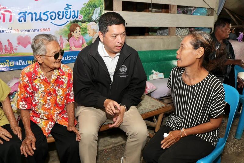 รมว.พม. ลงพื้นที่อ�