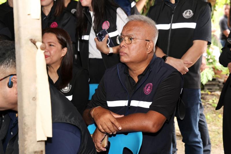 รมว.พม. ลงพื้นที่อ�