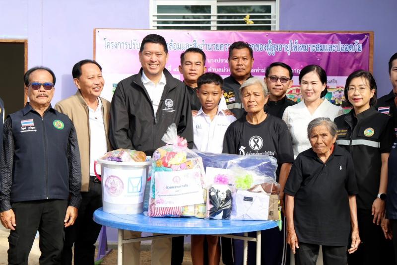 รมว.พม. ลงพื้นที่อ�