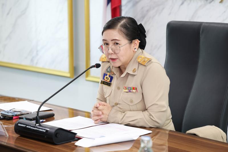 นางศิริลักษณ์ มีม�