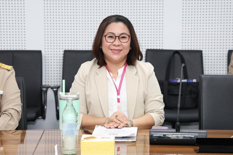 นางศิริลักษณ์ มีม�