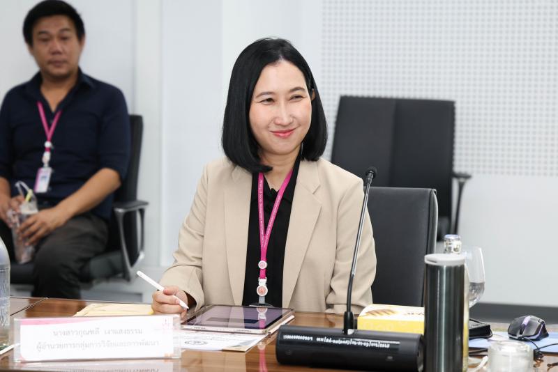 นางศิริลักษณ์ มีม�