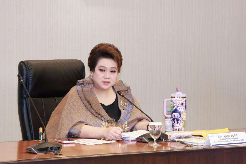 นางเตือนใจ คงสมบั�