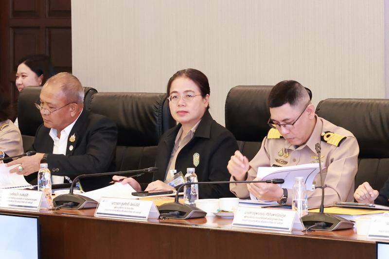 นางเตือนใจ คงสมบั�