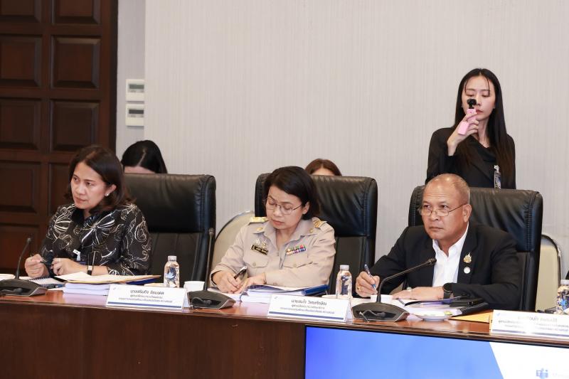 นางเตือนใจ คงสมบั�