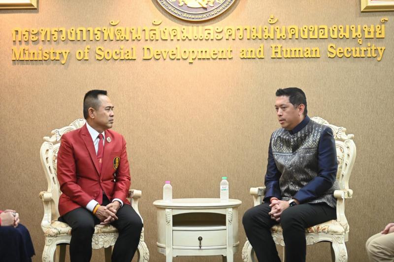รมว.พม. ให้การต้อน�
