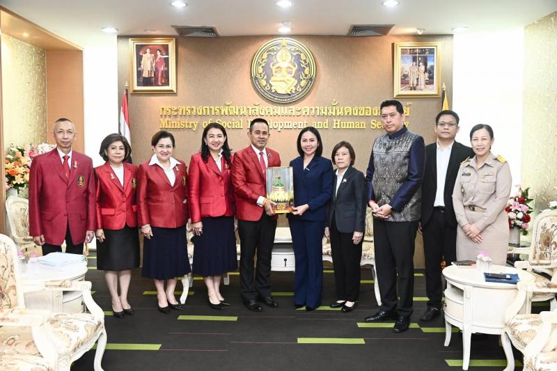 รมว.พม. ให้การต้อน�