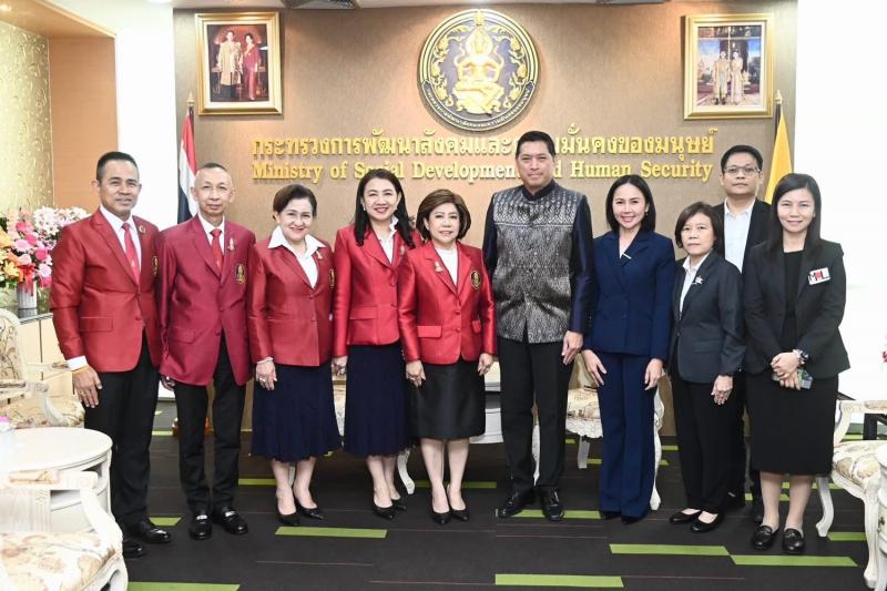 รมว.พม. ให้การต้อน�