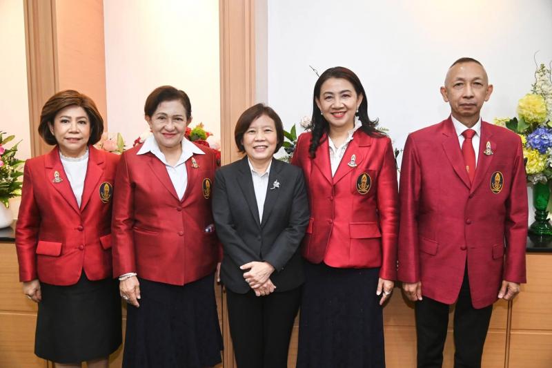 รมว.พม. ให้การต้อน�