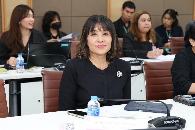 นางเตือนใจ คงสมบั�