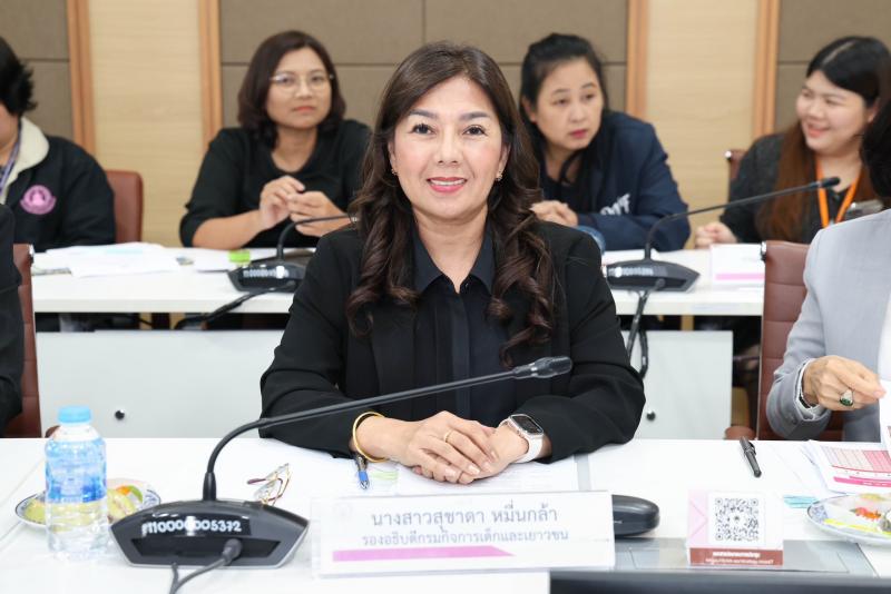 นางเตือนใจ คงสมบั�