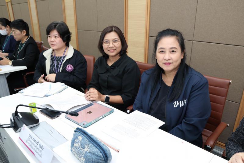 นางเตือนใจ คงสมบั�