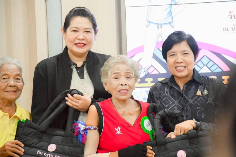 ปลัด พม. ลงพื้นที่�