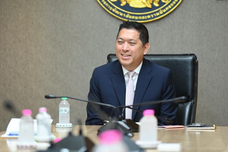 รมว.พม. เป็นประธาน�