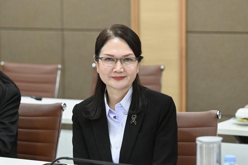 รมว.พม. ให้การต้อน�