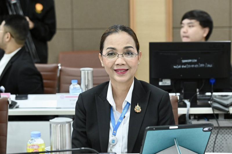รมว.พม. ให้การต้อน�