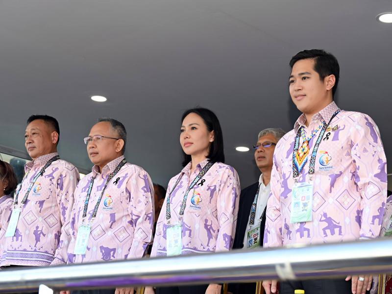 นางสาวชนก จันทาทอ�