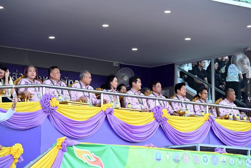 นางสาวชนก จันทาทอ�