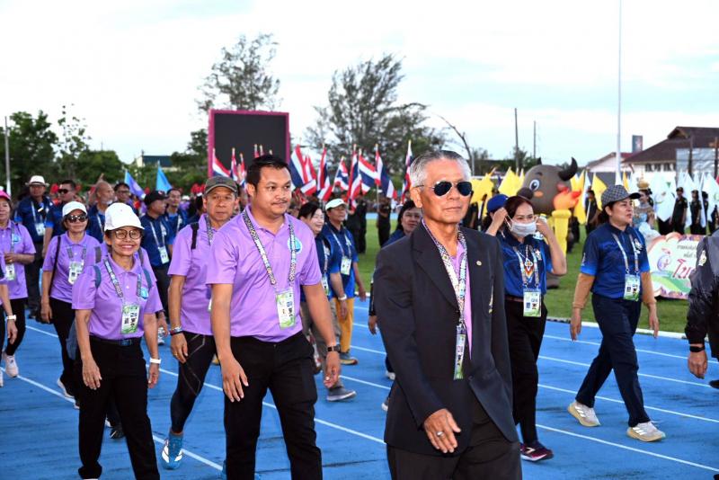 นางสาวชนก จันทาทอ�