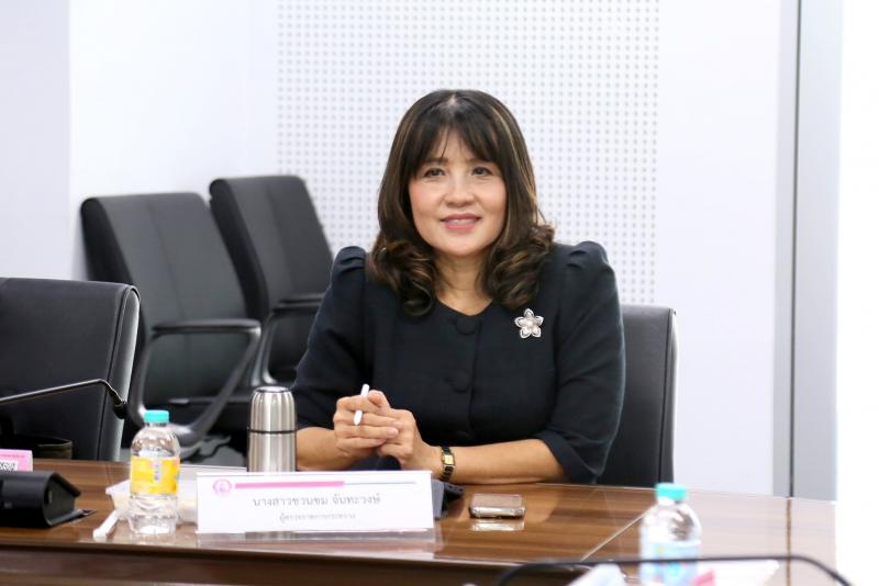 นางเตือนใจ คงสมบั�