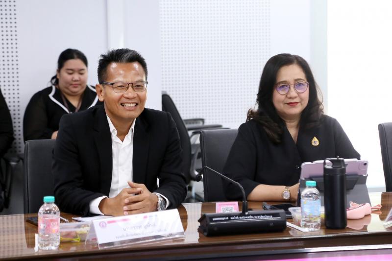 นางเตือนใจ คงสมบั�