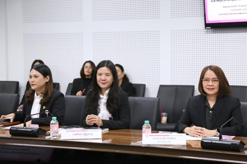 นางเตือนใจ คงสมบั�