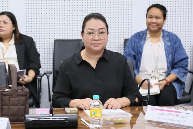 นางเตือนใจ คงสมบั�