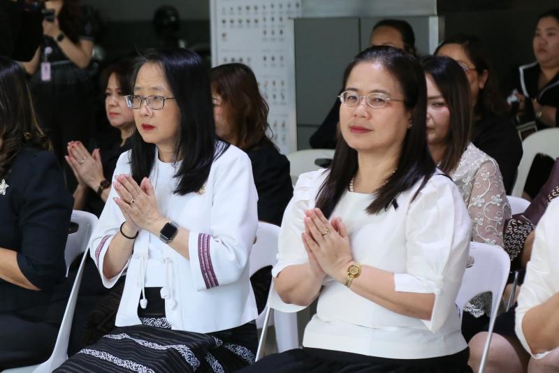 นางเตือนใจ คงสมบั�