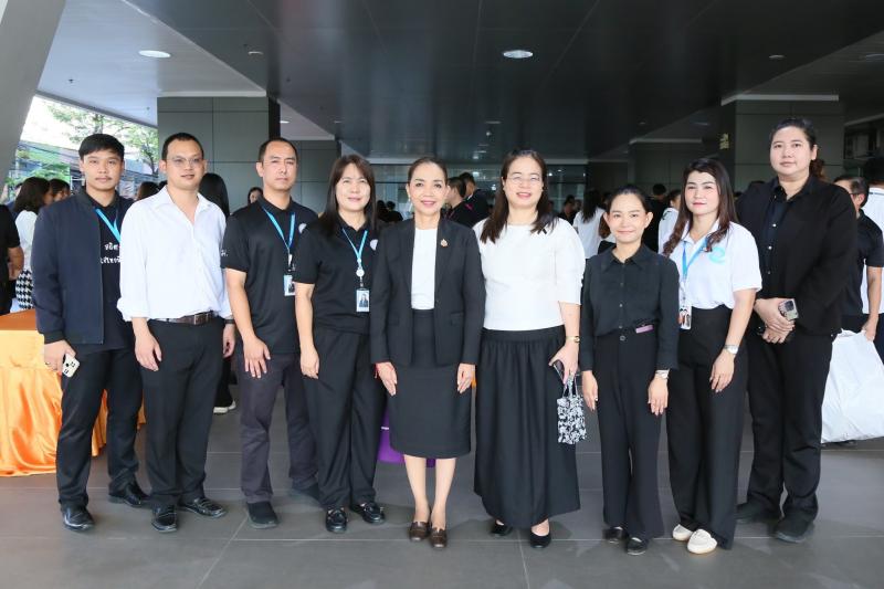 นางเตือนใจ คงสมบั�