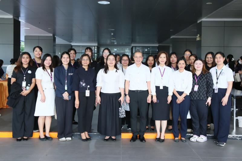 นางเตือนใจ คงสมบั�