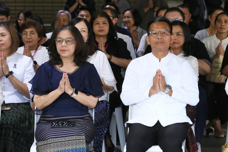 นางเตือนใจ คงสมบั�