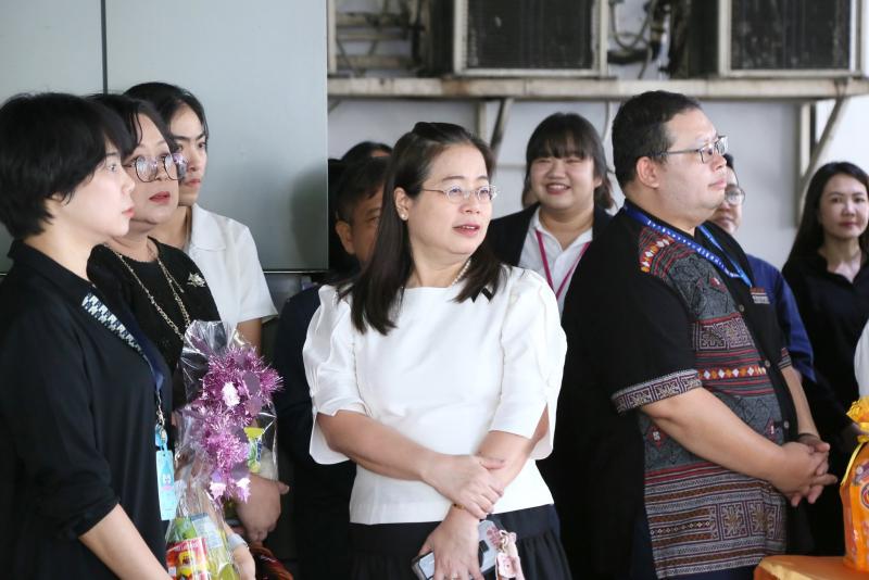นางเตือนใจ คงสมบั�
