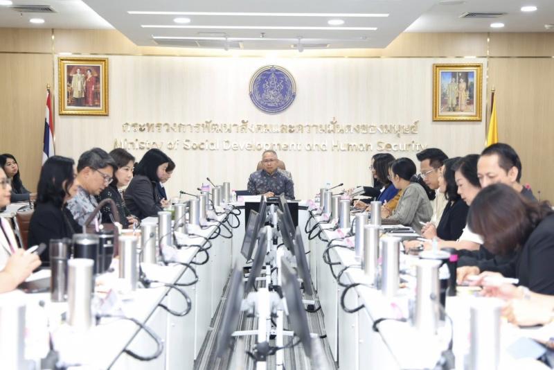 ปลัด พม. เป็นประธา�