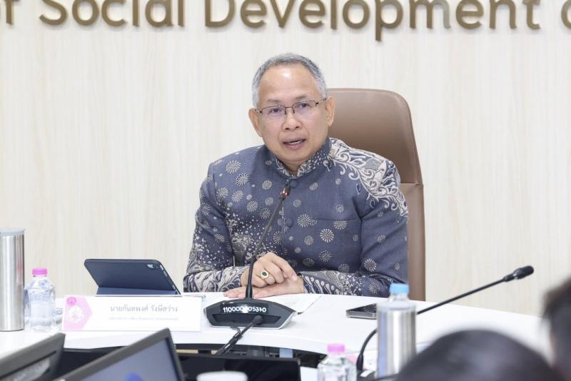 ปลัด พม. เป็นประธา�