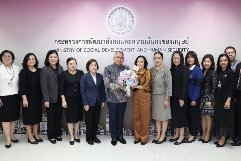 ปลัด พม. นำคณะผู้บ�