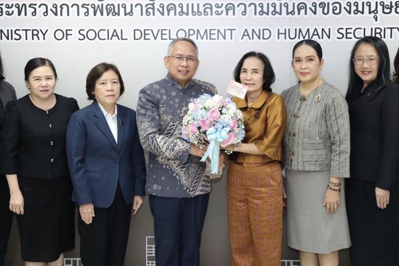 ปลัด พม. นำคณะผู้บ�