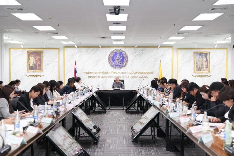 ปลัด พม. เป็นประธา�