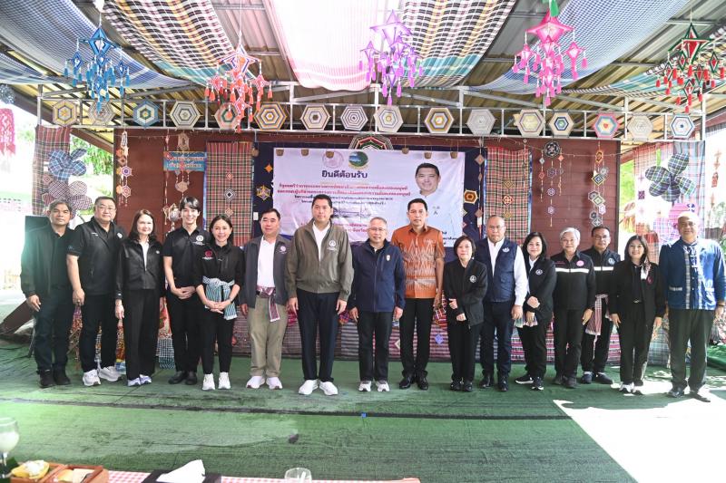 รมว.พม. ลงพื้นที่จ�