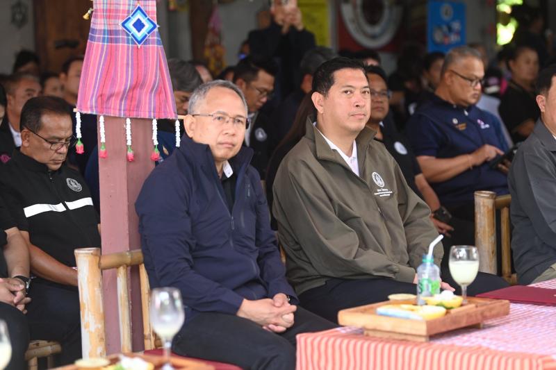 รมว.พม. ลงพื้นที่จ�