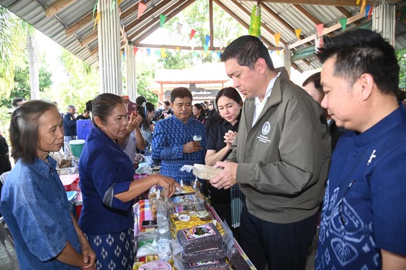รมว.พม. ลงพื้นที่จ�