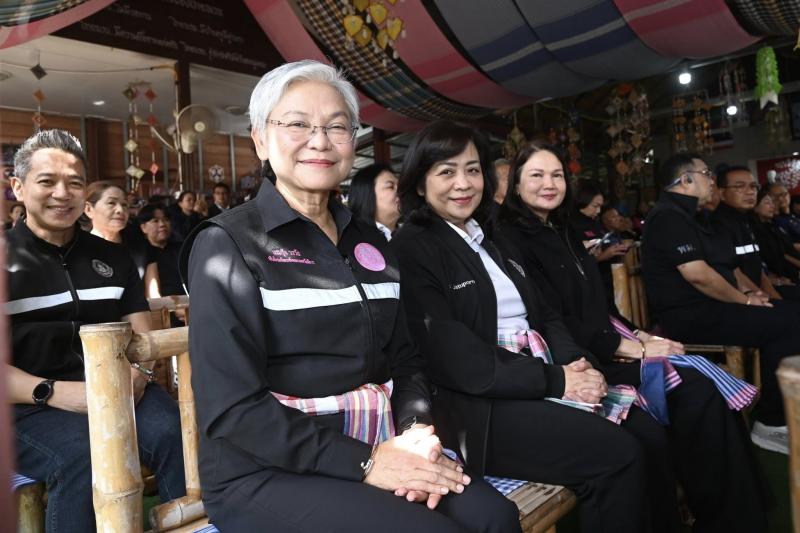 รมว.พม. ลงพื้นที่จ�