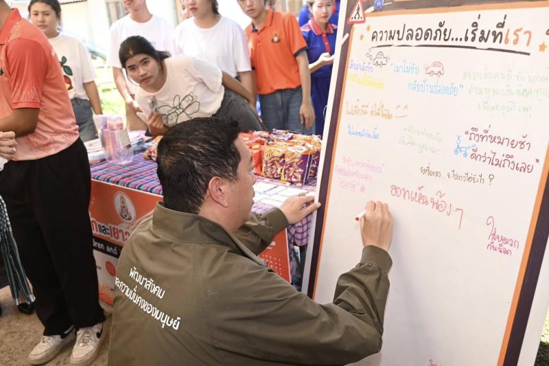 รมว.พม. ลงพื้นที่จ�