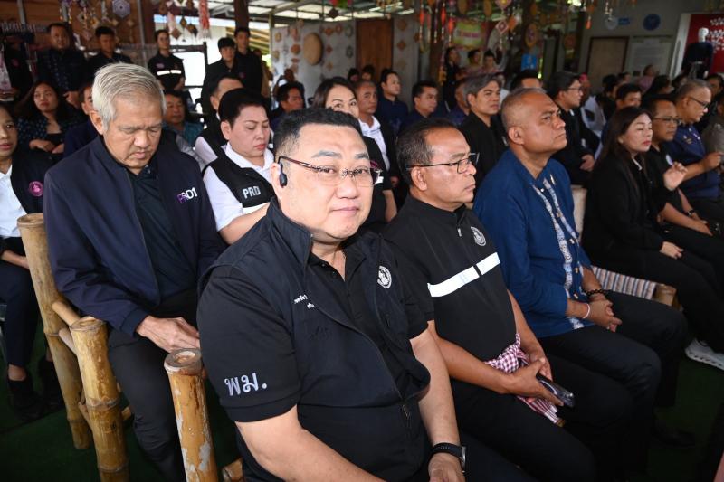 รมว.พม. ลงพื้นที่จ�