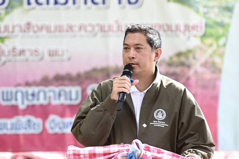 รมว.พม. ลงพื้นที่จ�