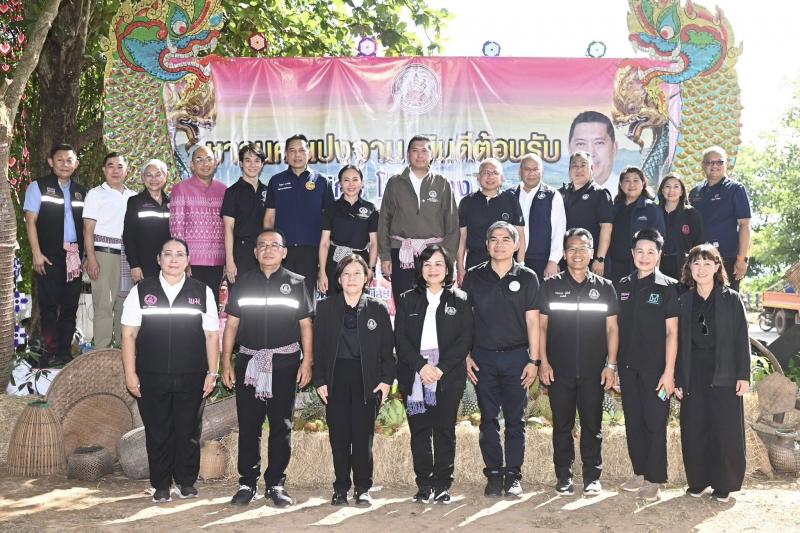 รมว.พม. ลงพื้นที่จ�