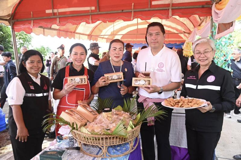 รมว.พม. ลงพื้นที่จ�