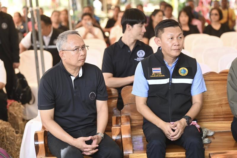 รมว.พม. ลงพื้นที่จ�