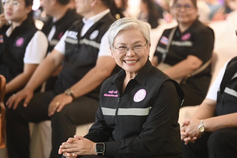 รมว.พม. ลงพื้นที่จ�